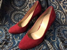 Load image into Gallery viewer, Red Suede/Patent Leather Pumps