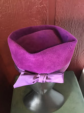 Load image into Gallery viewer, Vintage Genuine Velour Purple Felt Hat