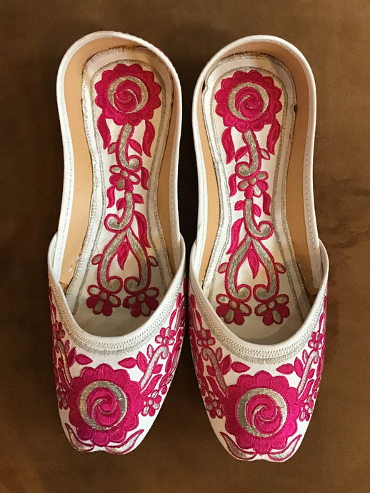 Punjabi Jutti Slipper (White/Pink Floral)